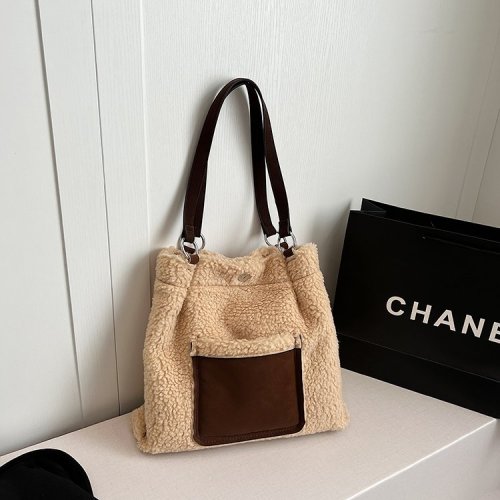 Matte plush large-capacity bag women's niche shoulder bag high-end retro commuter texture tote bag
