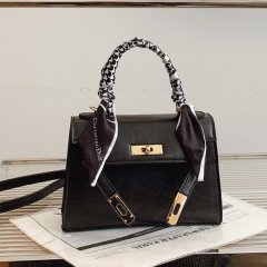Textured, fashionable and trendy new bags for women, casual, stylish and versatile crossbody handbags