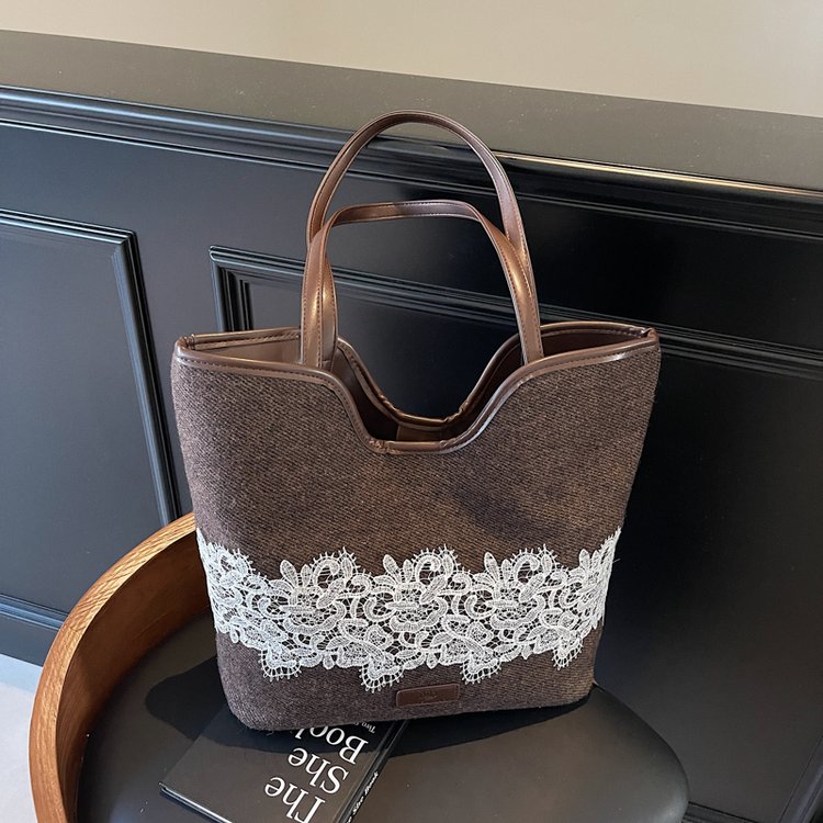 Niche design canvas bag for women retro fashion large capacity shoulder bag versatile commuting tote bag