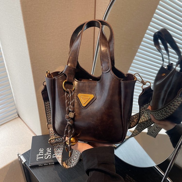 Tote bag women's light luxury niche high-end French handbag work small tote bag crossbody bag