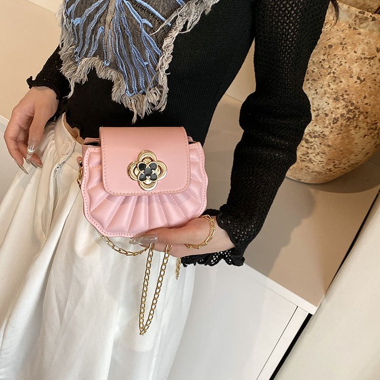 Niche design women's bag, fashionable shell bag, chain shoulder crossbody bag, simple mini bag