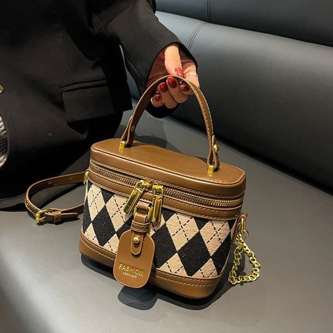 High-end small bag women's rhombus trendy fashion chain crossbody bag portable rhombus cosmetic bag