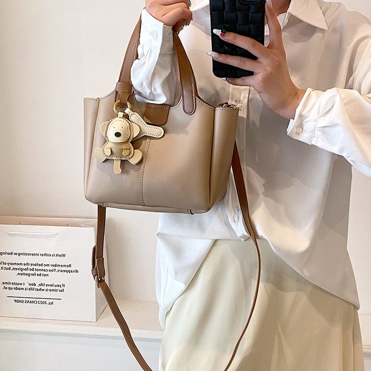 Fashionable and simple large-capacity portable bucket bag, high-end and stylish small bag for women, new shoulder crossbody bag