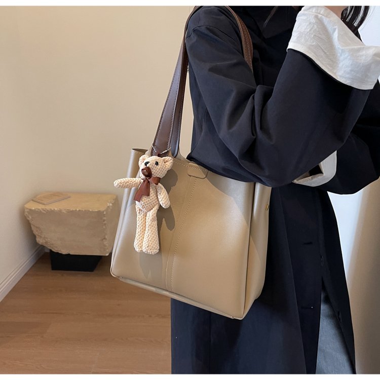 This year's popular new early autumn large-capacity tote bag women's bag retro shoulder bag high-end fashion bag