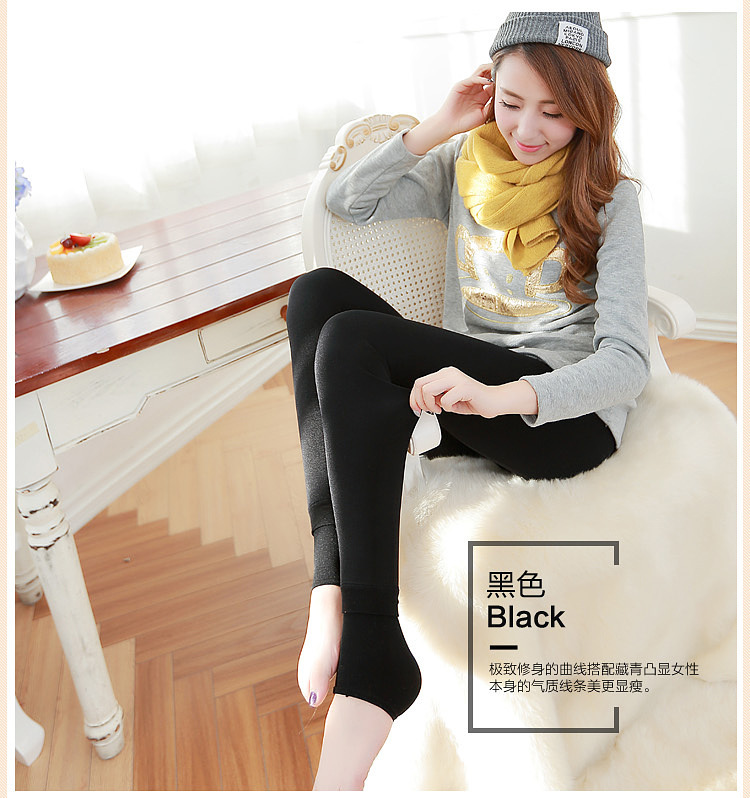 New thickened velvet leggings for women in autumn and winter. Women's large size pearl velvet thermal one-piece pants for outer wear.