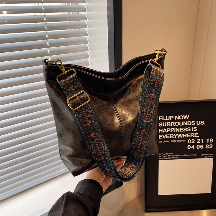 Large-capacity bag women's new retro broadband single shoulder crossbody bag high-quality commuter bucket bag