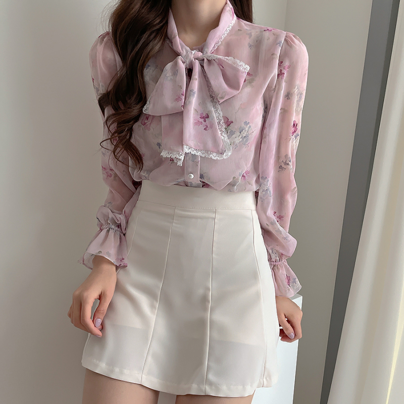 Super cute floral lace lace-up trumpet sleeve shirt