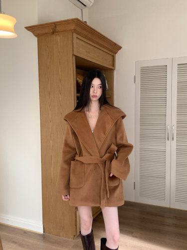 High-end cloak camel hooded woolen coat for women autumn and winter temperament hot girl woolen coat