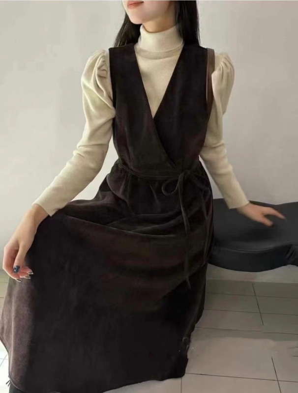 New Korean fashionable French retro high-neck slim inner wear + strap V-neck slim dress two-piece set