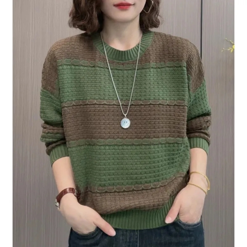Colorblock sweater, fashionable, high-end temperament, commuting, simple round neck, versatile, loose, slimming, age-reducing top for women