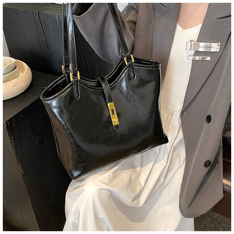 Fashionable and simple tote bag for women working and commuting, armpit bag, trendy and personalized casual shoulder bag