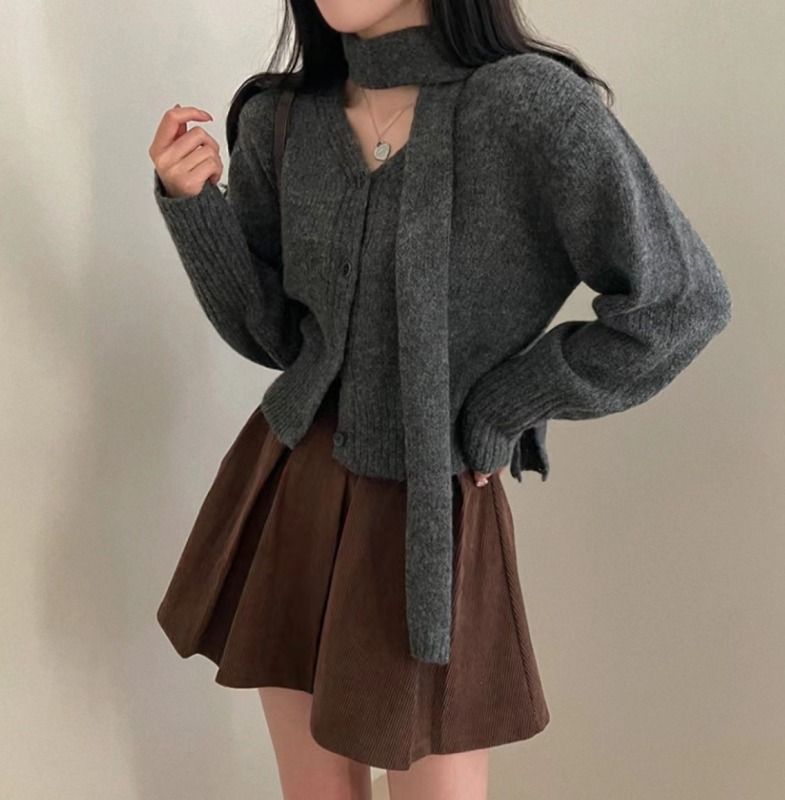 Jackets, autumn and winter niche tops, French retro long-sleeved thickened sweaters, sweaters, halter neck scarves