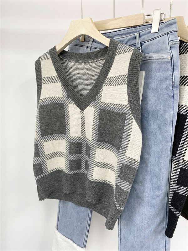 Korea Dongdaemun v-neck retro plaid knitted vest women's loose bottoming sweater waistcoat ins super