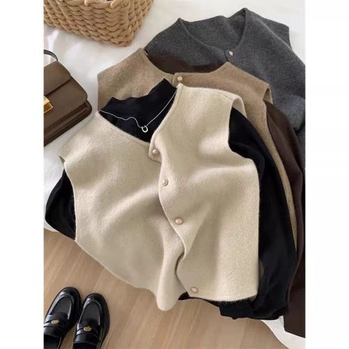 French retro small gold button round neck knitted vest for women, loose Korean style, versatile, gentle, slimming, autumn and winter layered sweater