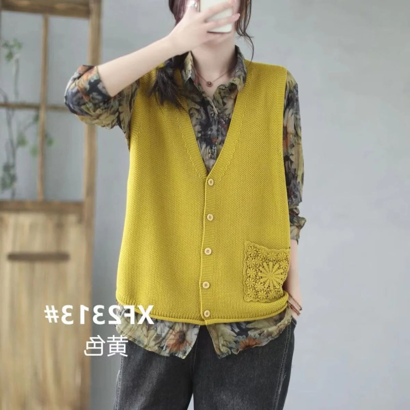 Knitted V-neck cotton cardigan vest for women, spring and autumn new style artistic hollow pockets, loose and versatile sleeveless vest