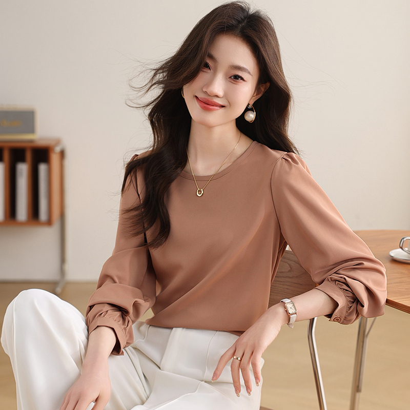 Beautiful and old-money style pleated round-neck forged shirt, new style simple textured top shirt