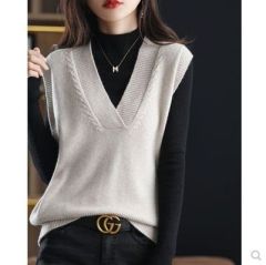Soft and delicate cashmere vest, knitted women's autumn and winter V-neck cable sleeveless sweater, wool vest, inside and outside