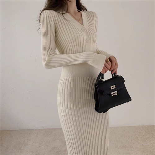 Long slim-fitting sweater dress with coat, over-the-knee autumn and winter outerwear, hip-hugging, fashionable bottoming knitted dress