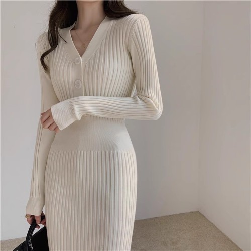 Long slim-fitting sweater dress with coat, over-the-knee autumn and winter outerwear, hip-hugging, fashionable bottoming knitted dress