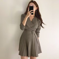 Korean chic elegant crossover V-neck lace-up waist slimming long-sleeved knitted pleated dress for small people