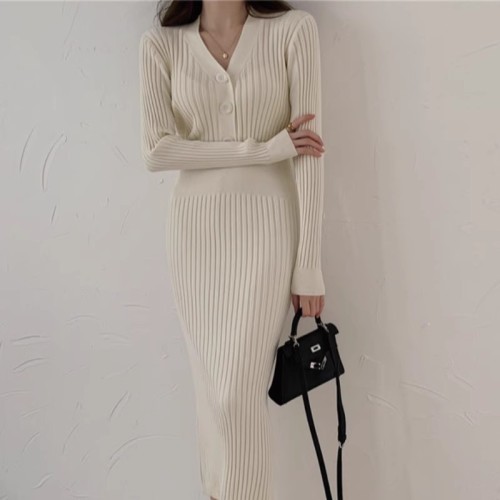 Long slim-fitting sweater dress with coat, over-the-knee autumn and winter outerwear, hip-hugging, fashionable bottoming knitted dress