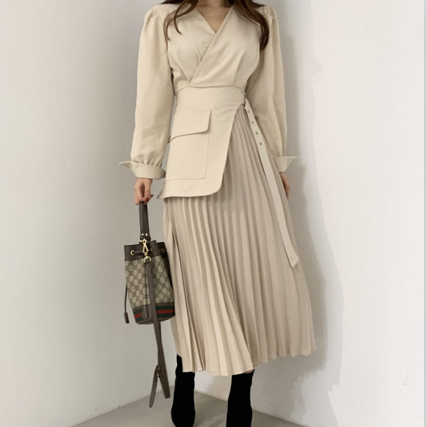 Celebrity daughter style V-neck side button lace-up waist pleated solid color suit dress