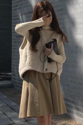 Korean style gentle and versatile V-neck fur one-piece cute age-reducing sleeveless vest