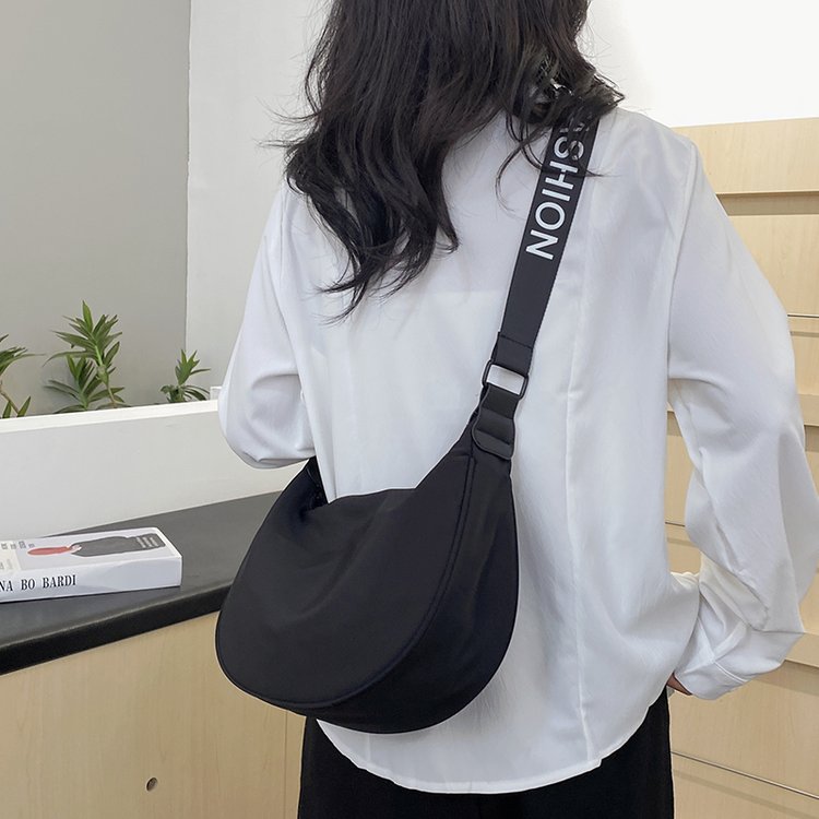 Waterproof Oxford cloth large-capacity dumpling bag crossbody bag women's niche versatile casual sports style shoulder bag trendy