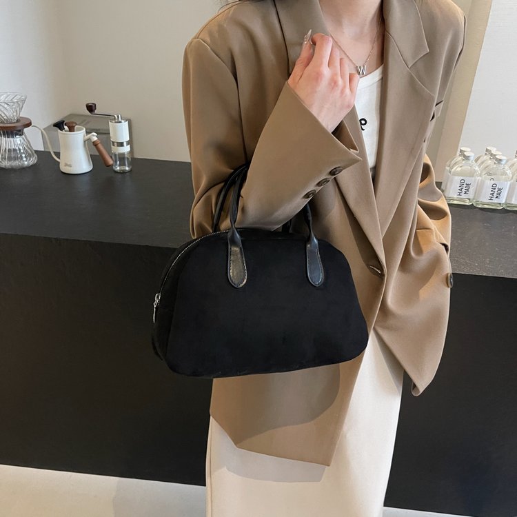 Autumn and winter Korean style niche design suede retro commuting all-match casual handbag