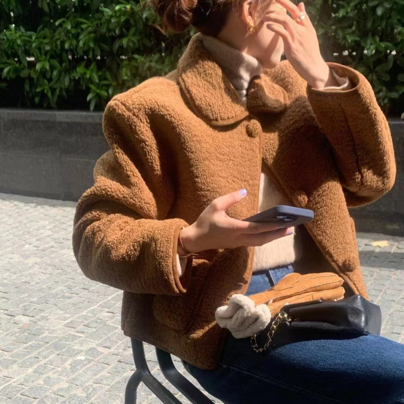 Size has been updated INS Korean style cute age-reducing doll collar chic buttoned fur short coat