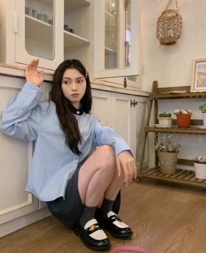 Actual shot, really impressed ~ Retro velvet small stand-up collar striped long-sleeved shirt