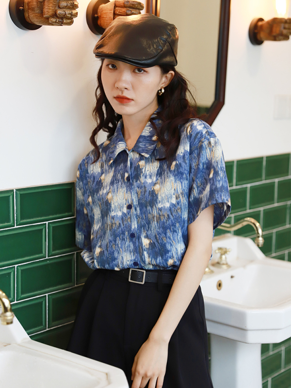 Summer Hong Kong style printed short-sleeved shirt for women with retro design niche loose and versatile tie-dye floral blue top