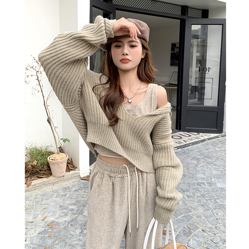 Ready in stock Autumn lazy style high-end design short knitted sweater
