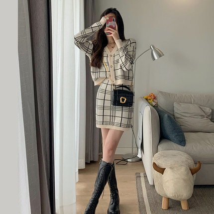 High-end celebrity suit autumn new women's fashion Korean style temperament plaid thin knitted short skirt two-piece set