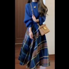 Hepburn style retro suit for women, autumn and winter temperament, small fragrant goddess style, high-end sweater, half skirt, two-piece set