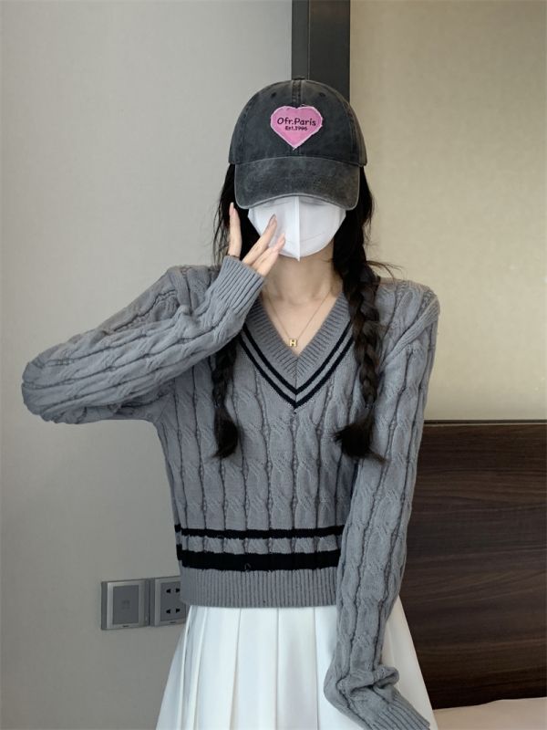 Autumn and winter American college style v-neck twist short knitted sweater top