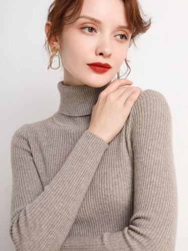 Simple temperament turtleneck sweater for women in autumn and winter, slim-fitting short pullover, tight inner layer, long-sleeved sweater