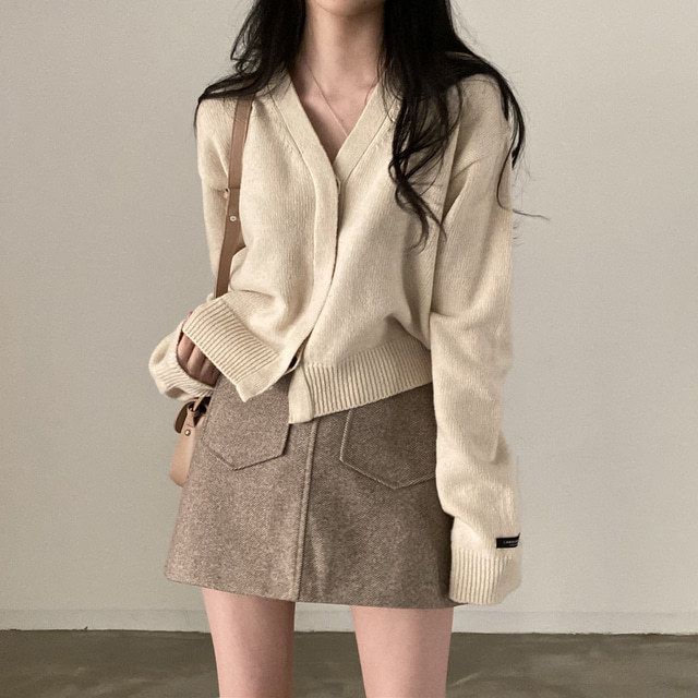 Autumn and winter retro style V-neck hidden button design loose casual versatile long-sleeved knitted cardigan jacket