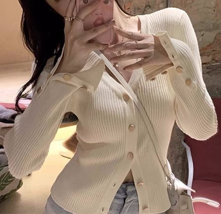V-neck knitted bottoming shirt for women in autumn and winter with niche temperament, slim fit and slim waist with sweater