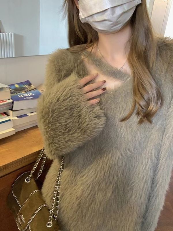 Soft and waxy imitation mink wool pullover sweater for women, loose and discreet machine V-neck sweater