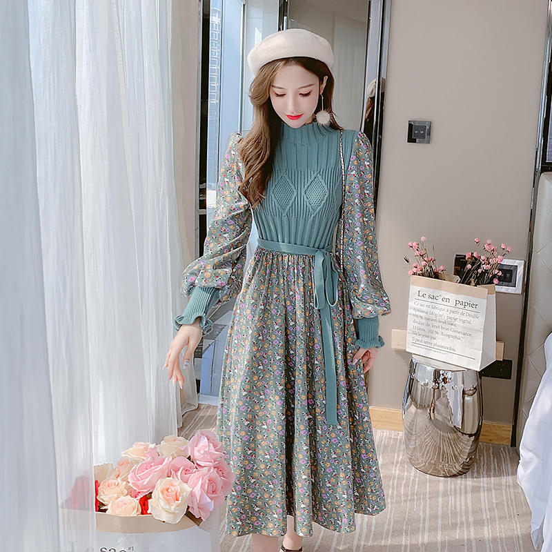 The new autumn and winter corduroy printed splicing knitted dress is a hot style