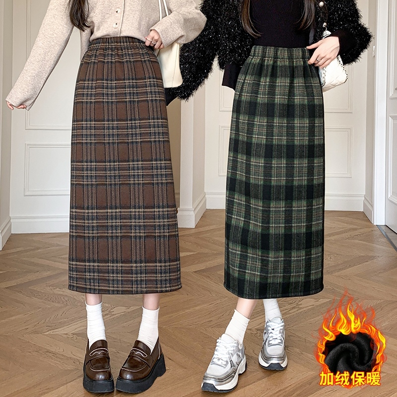 High-end plaid woolen A-line skirt for women in winter Korean style high-waisted plus velvet slit hip skirt