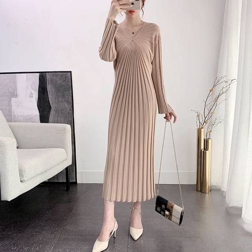 Women's autumn and winter style bottoming shirt with coat and sweater, mid-length women's slim knitted dress with over-the-knee fit