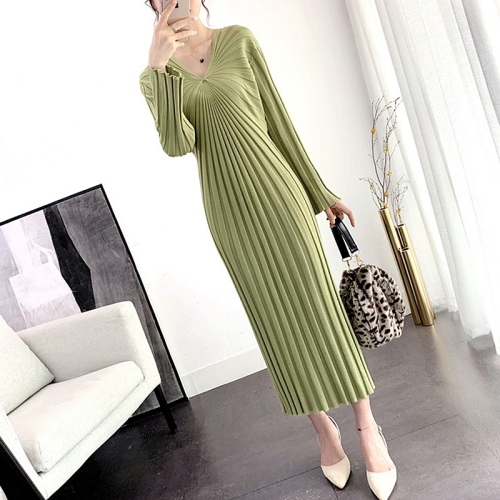 Women's autumn and winter style bottoming shirt with coat and sweater, mid-length women's slim knitted dress with over-the-knee fit