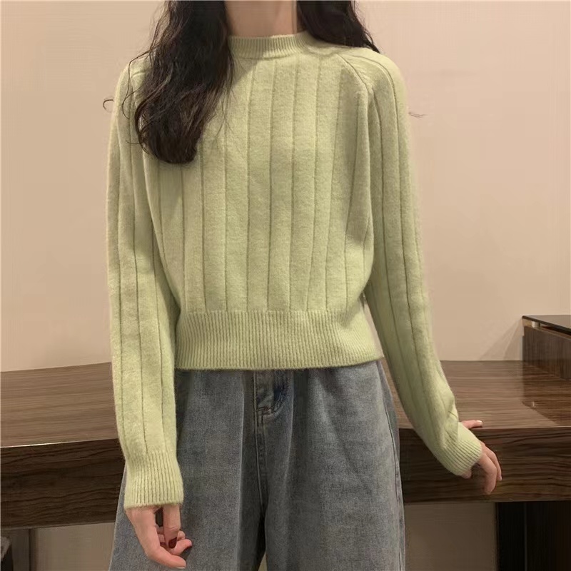 Loose and lazy round-neck sweater for women in spring and autumn. Designed niche bottoming sweater with a western style top.