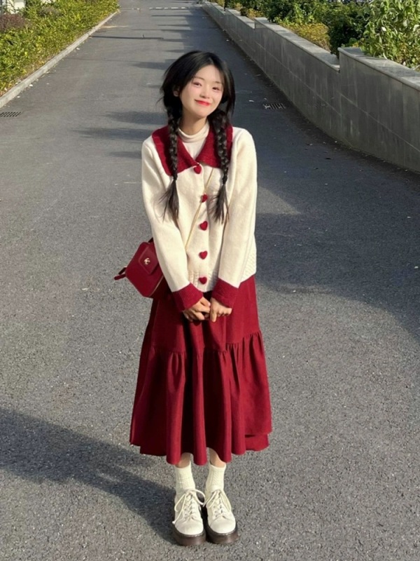 A complete set of winter clothes for women, new Year of the Dragon, zodiac year clothes, Christmas and New Year red shirt dress suit