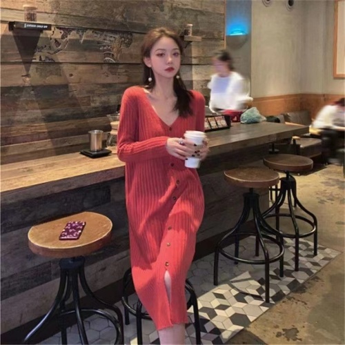 Early autumn light mature style slimming and slimming knitted dress for women French gentle style age-reducing sweater long skirt