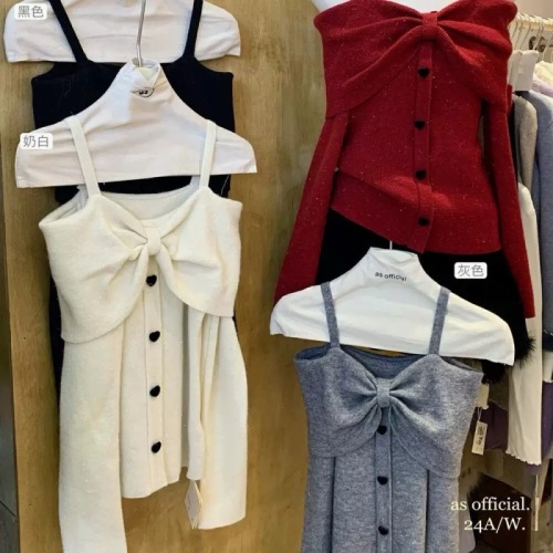 AS OFFICIAL blogger recommends nice flocked love buckle bow off-shoulder warm and stylish sweater