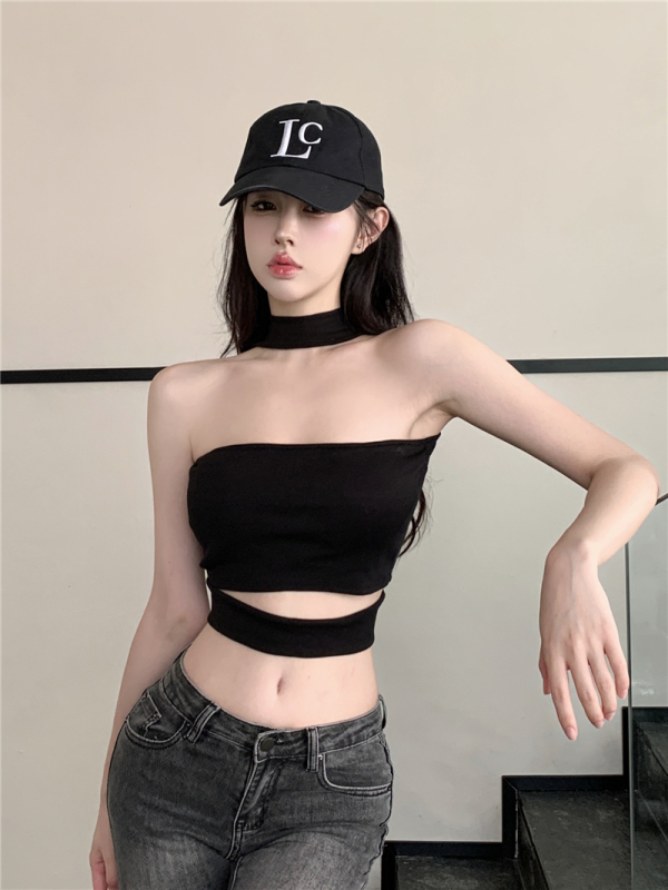 Sexy camisole with elasticity to show off your figure. Hot girl short top in summer and black. Love it.