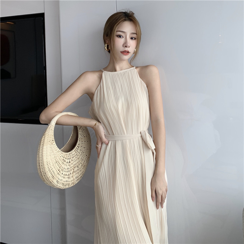 French halterneck suspender dress, sleeveless, off-shoulder, folded, elegant, design, niche dress, long dress for women, summer
